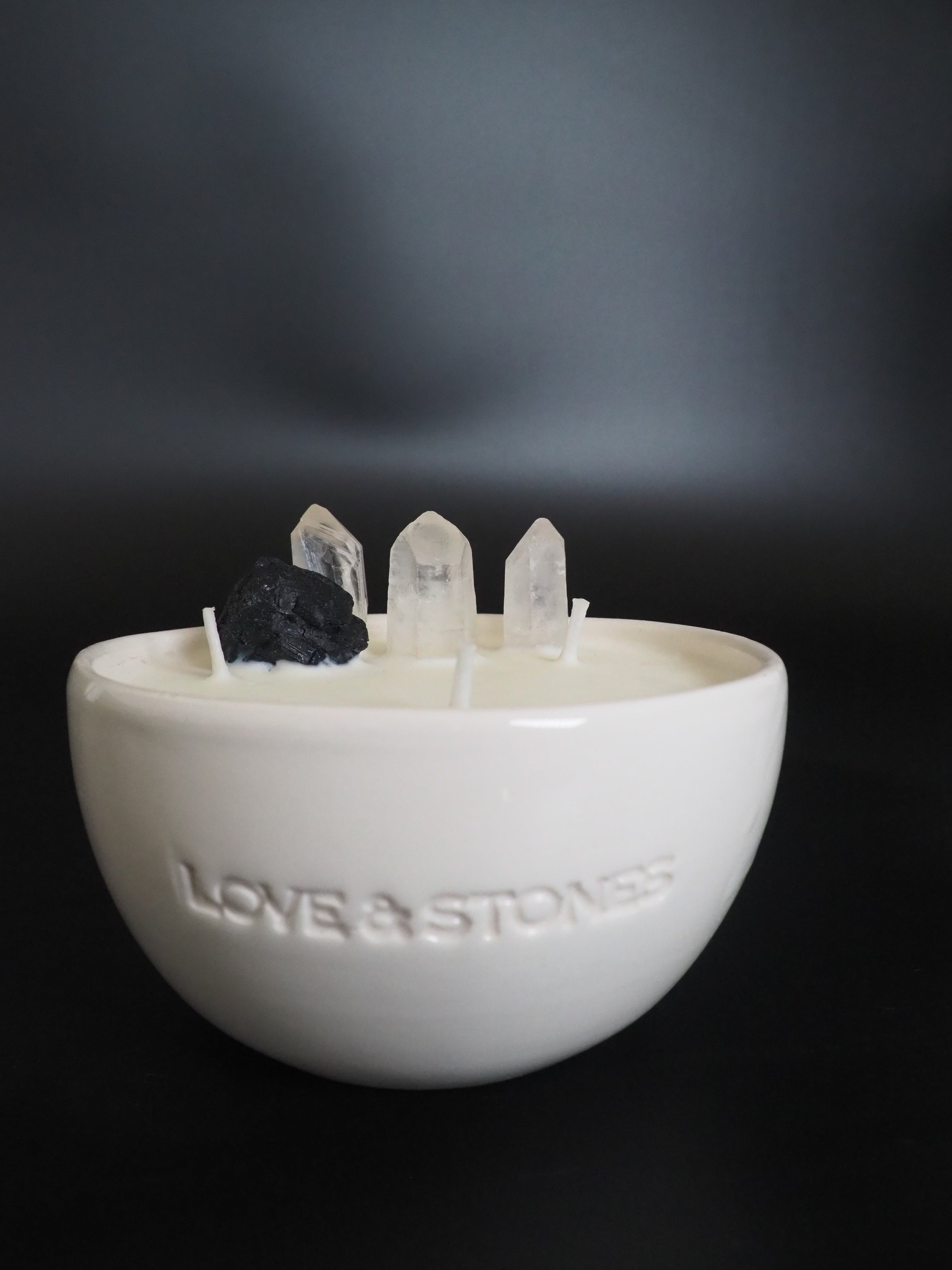 FEEL BALANCE - BLACK TOURMALINE & RAW CRYSTAL QUARTZ POINTER INFUSED SCENTED PETIT WHITE CANDLE