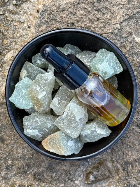 MANIFEST - RAW GREEN AVENTURINE SCENTED MINI BLACK CERAMIC DIFFUSER