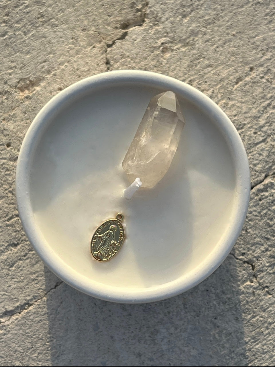 SPIRIT - SPIRIT PENDANT & CRYSTAL QUARTZ POINTER INFUSED SCENTED TINY WHITE CANDLE