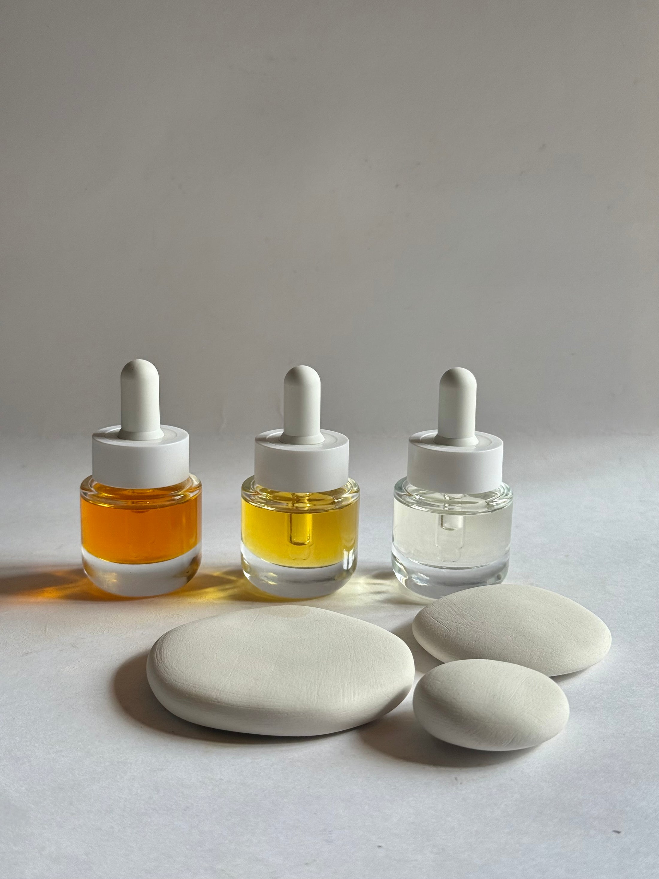 A MOMENT - FIRST EDITION 107 - HAND CREATED CERAMIC DIFFUSER SET