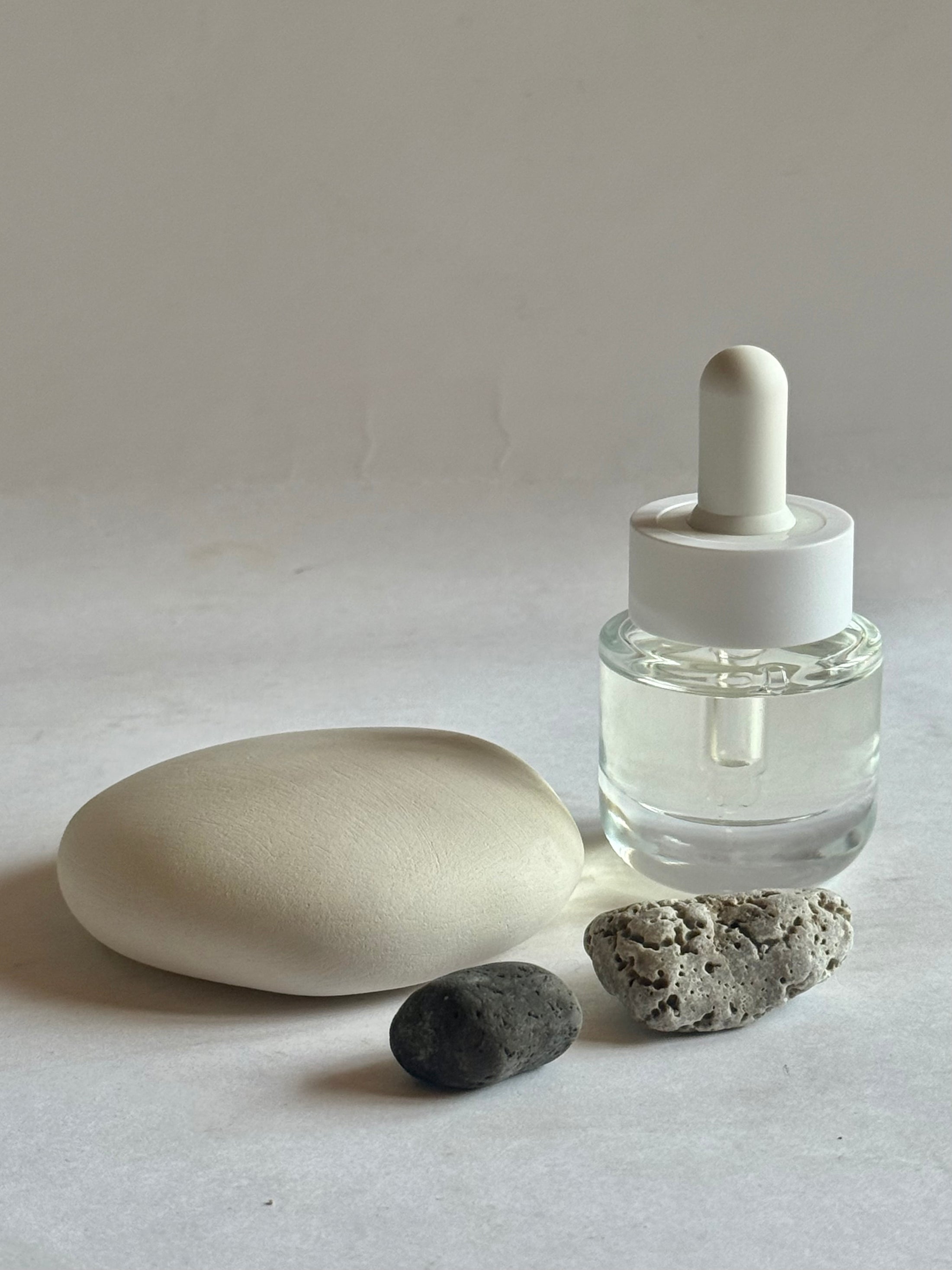 A MOMENT - FIRST EDITION 107 - HAND CREATED CERAMIC DIFFUSER SET