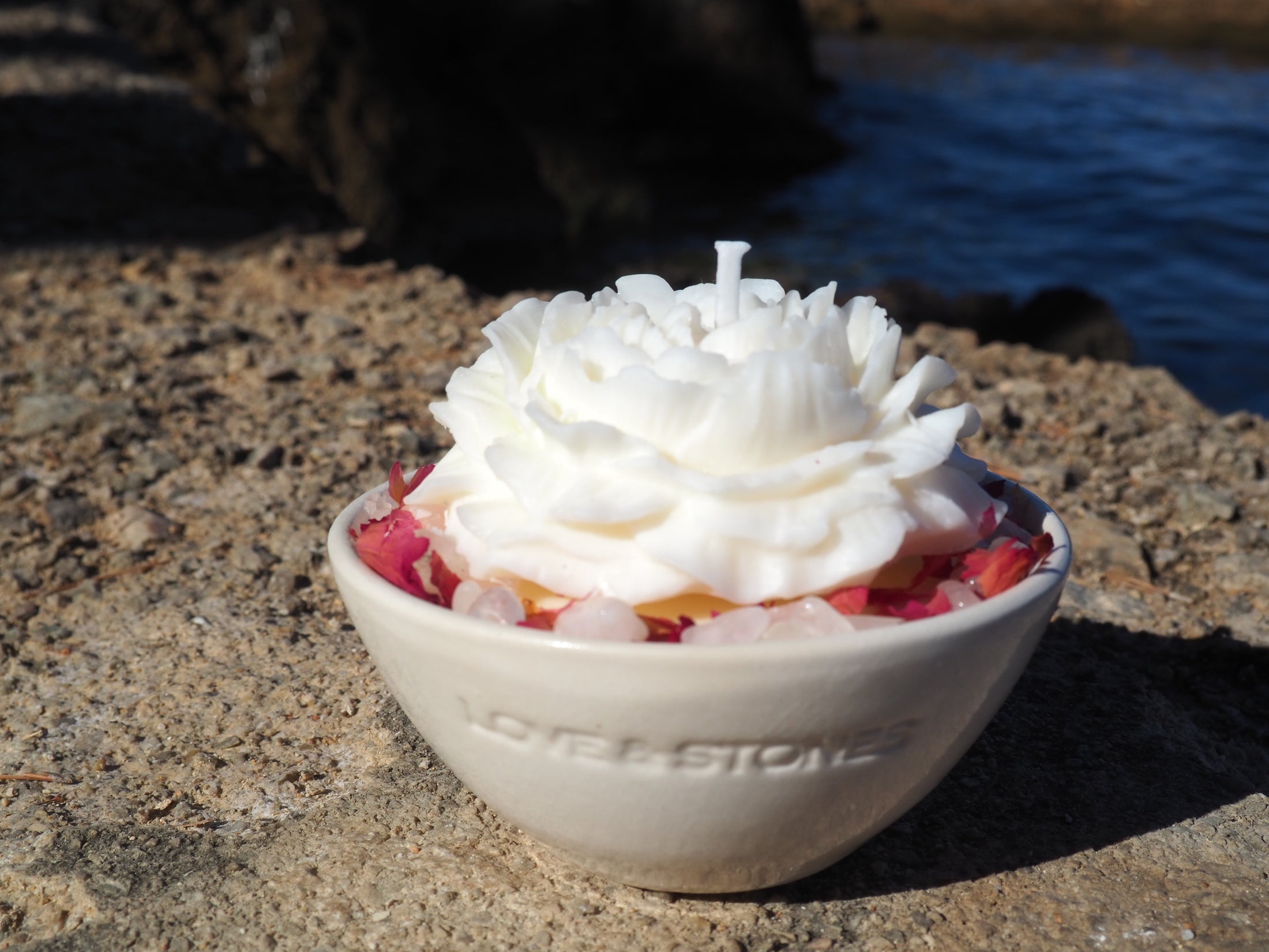 SERENITY - ROSE QUARTZ INFUSED SCENTED WITH ORGANIC ROSE BUDS WHITE MINI CERAMIC CANDLE