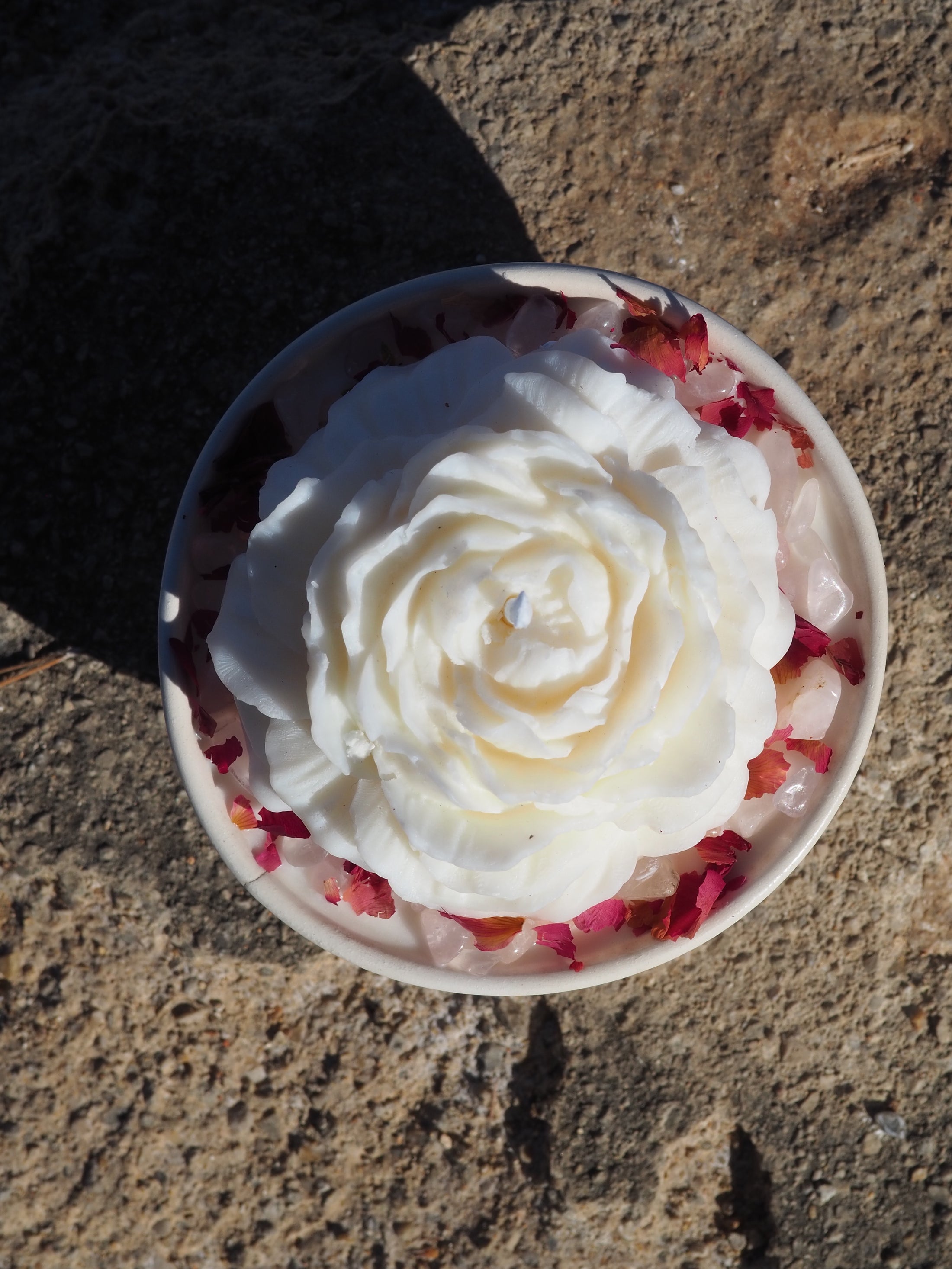 SERENITY - ROSE QUARTZ INFUSED SCENTED WITH ORGANIC ROSE BUDS WHITE MINI CERAMIC CANDLE