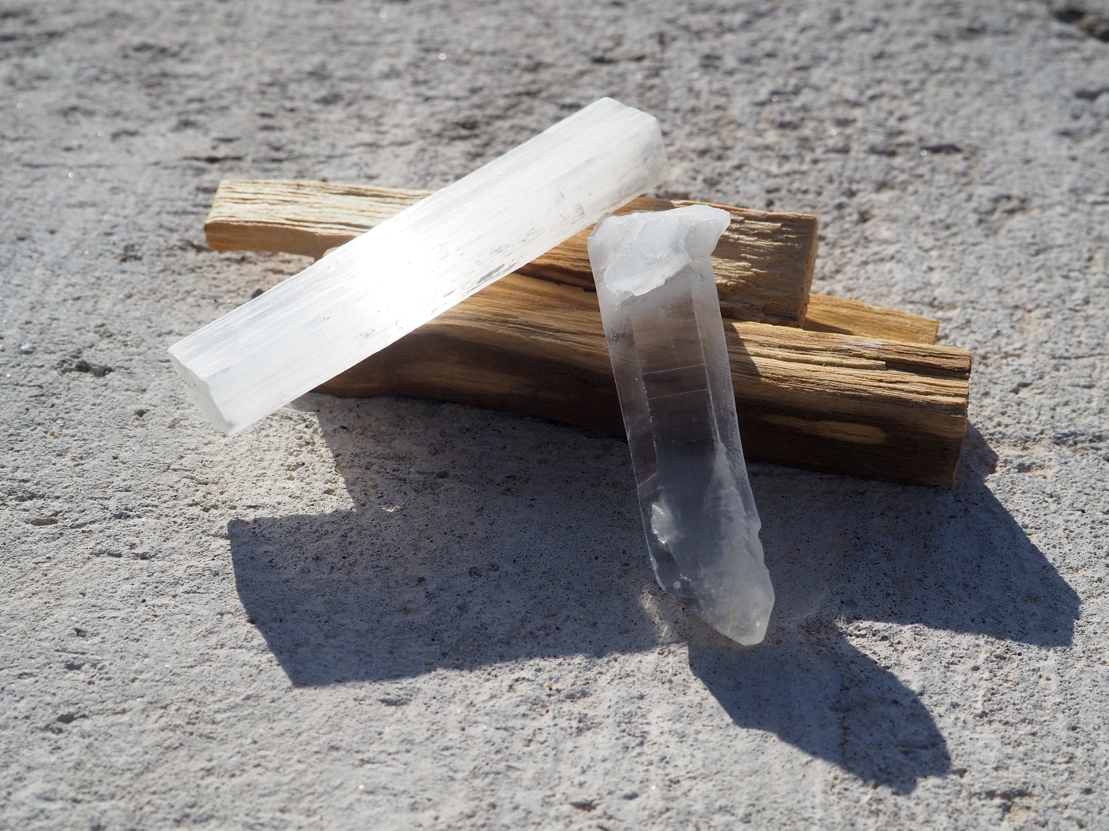 THE CLEANSE & CLARITY BUNDLE - RAW CRYSTAL QUARTZ POINTER, SELENITE & PALO SANTO