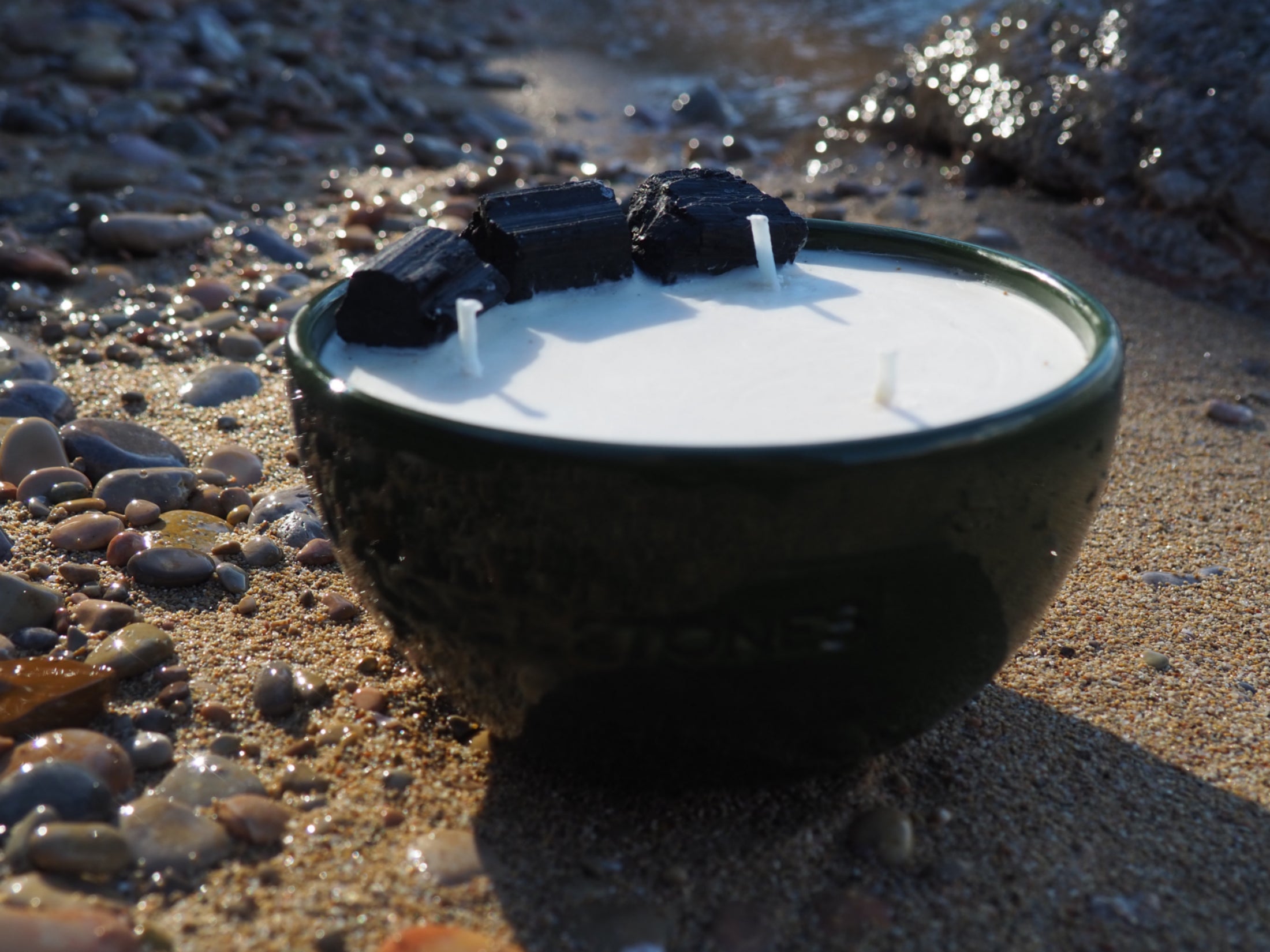 HEAL - BLACK TOURMALINE CRYSTAL INFUSED SCENTED GREEN PETIT CANDLE