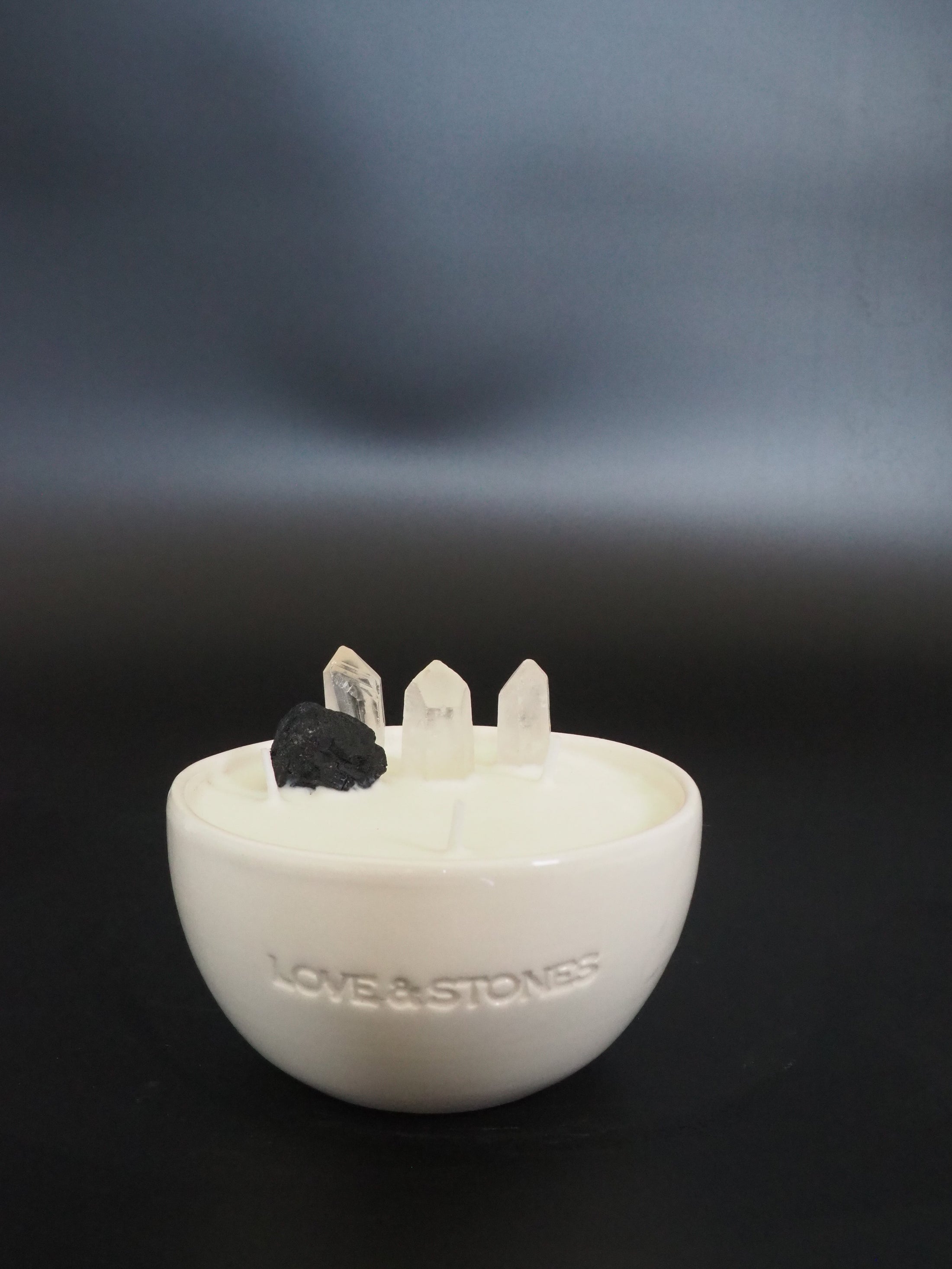 FEEL BALANCE - BLACK TOURMALINE & RAW CRYSTAL QUARTZ POINTER INFUSED SCENTED PETIT WHITE CANDLE