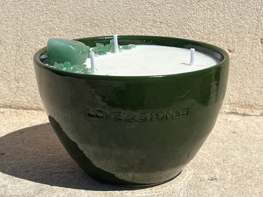 MANIFEST - AVENTURINE CRYSTAL INFUSED SCENTED GREEN MEDIUM CANDLE