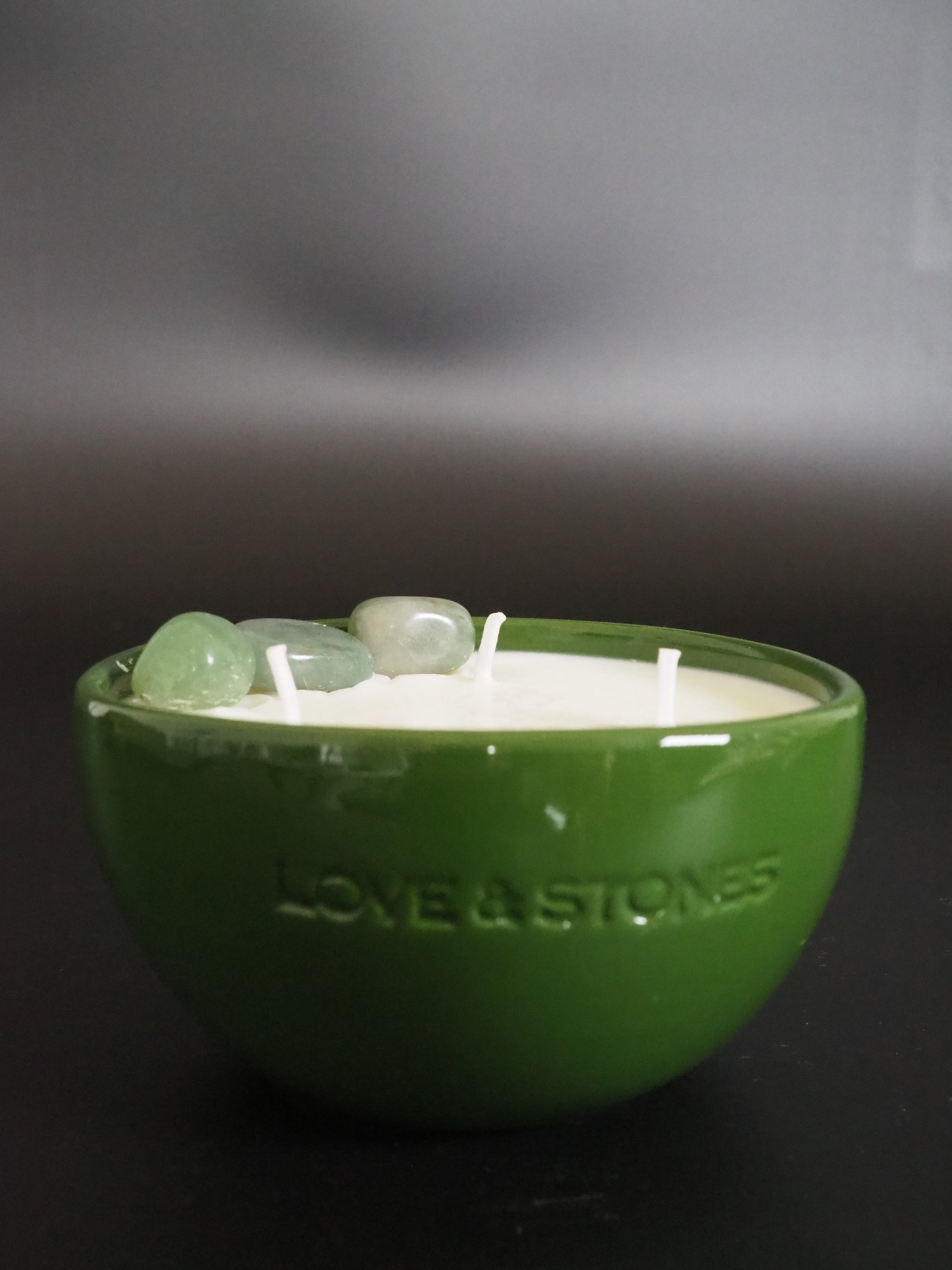 MANIFEST - GREEN AVENTURINE CRYSTAL INFUSED SCENTED PETIT GREEN CANDLE