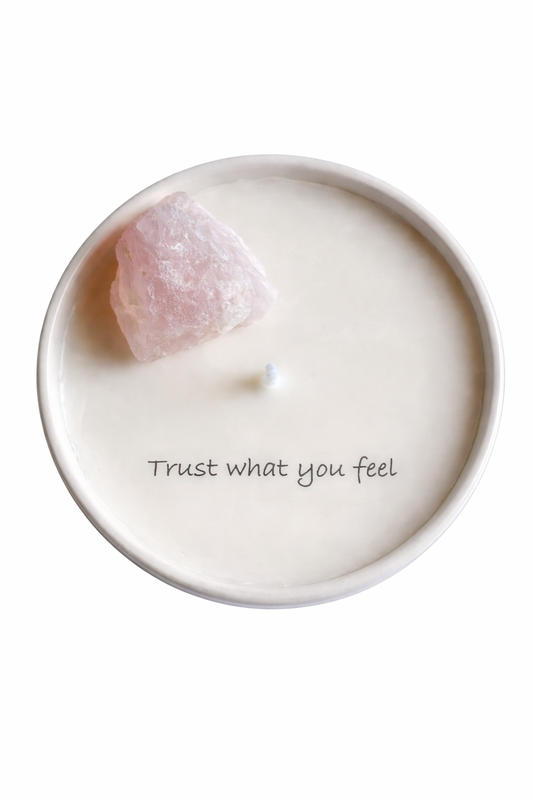 RAW DREAM MANTRA CANDLE  - ROSE QUARTZ, LAVENDER & LEMON MINI WHITE CANDLE