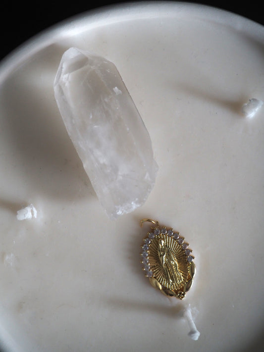 SPIRIT  - SPIRIT PENDANT & CRYSTAL QUARTZ POINTER INFUSED SCENTED PETIT WHITE CANDLE