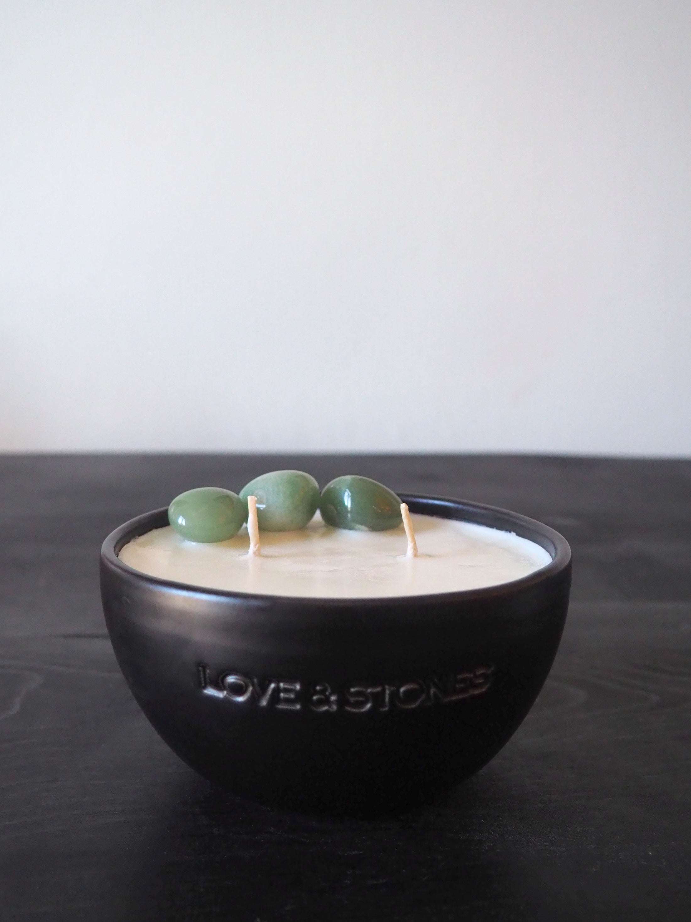 MANIFEST - AVENTURINE CRYSTAL INFUSED SCENTED PETIT CANDLE