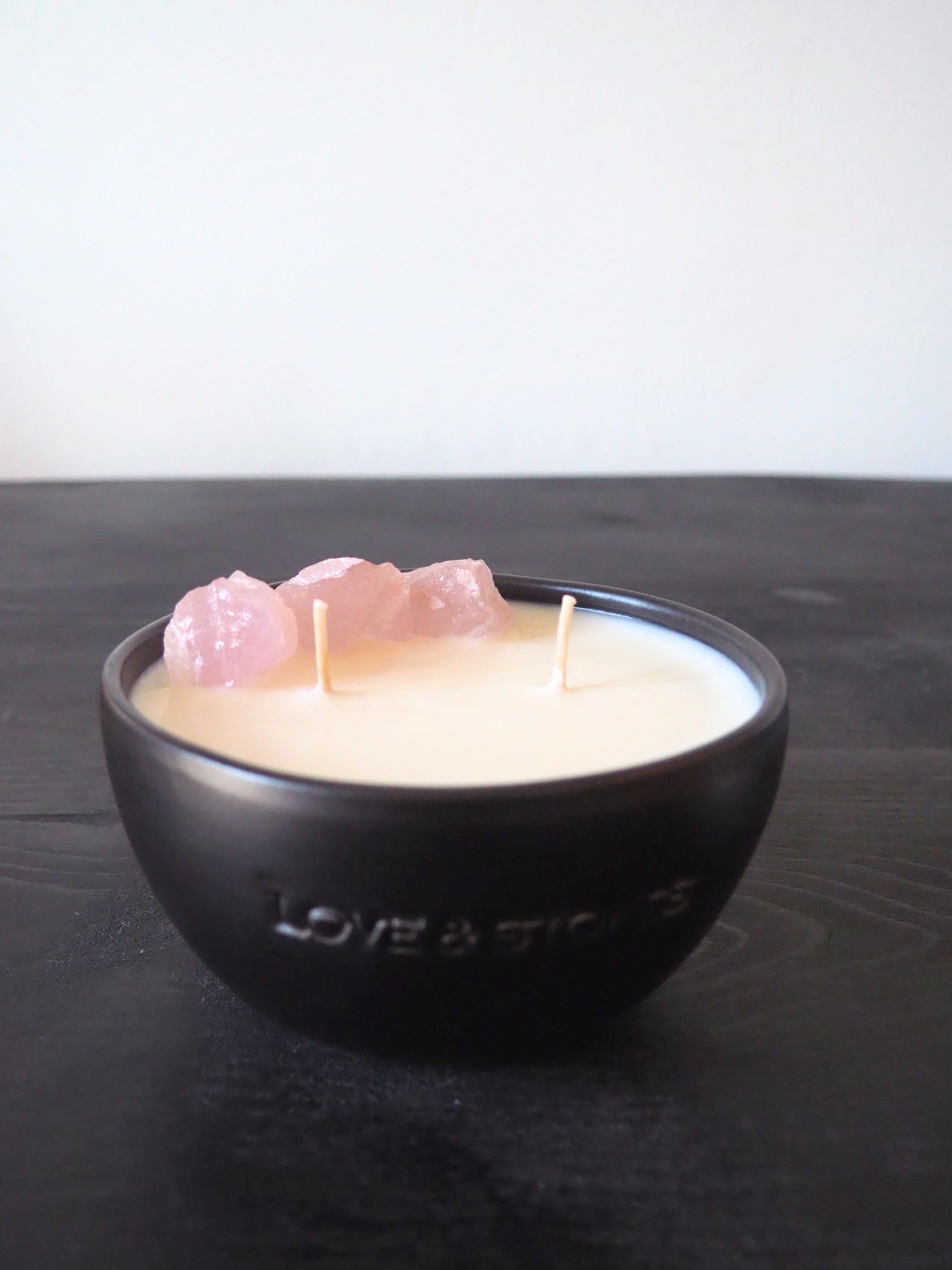 RAW DREAM - RAW ROSE QUARTZ CRYSTAL INFUSED SCENTED PETIT CANDLE