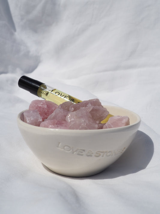 RAW DREAM - RAW ROSE QUARTZ CRYSTAL DIFFUSER AND CRYSTAL INFUSED PEACE MIST IN WHITE MINI CERAMIC BOWL