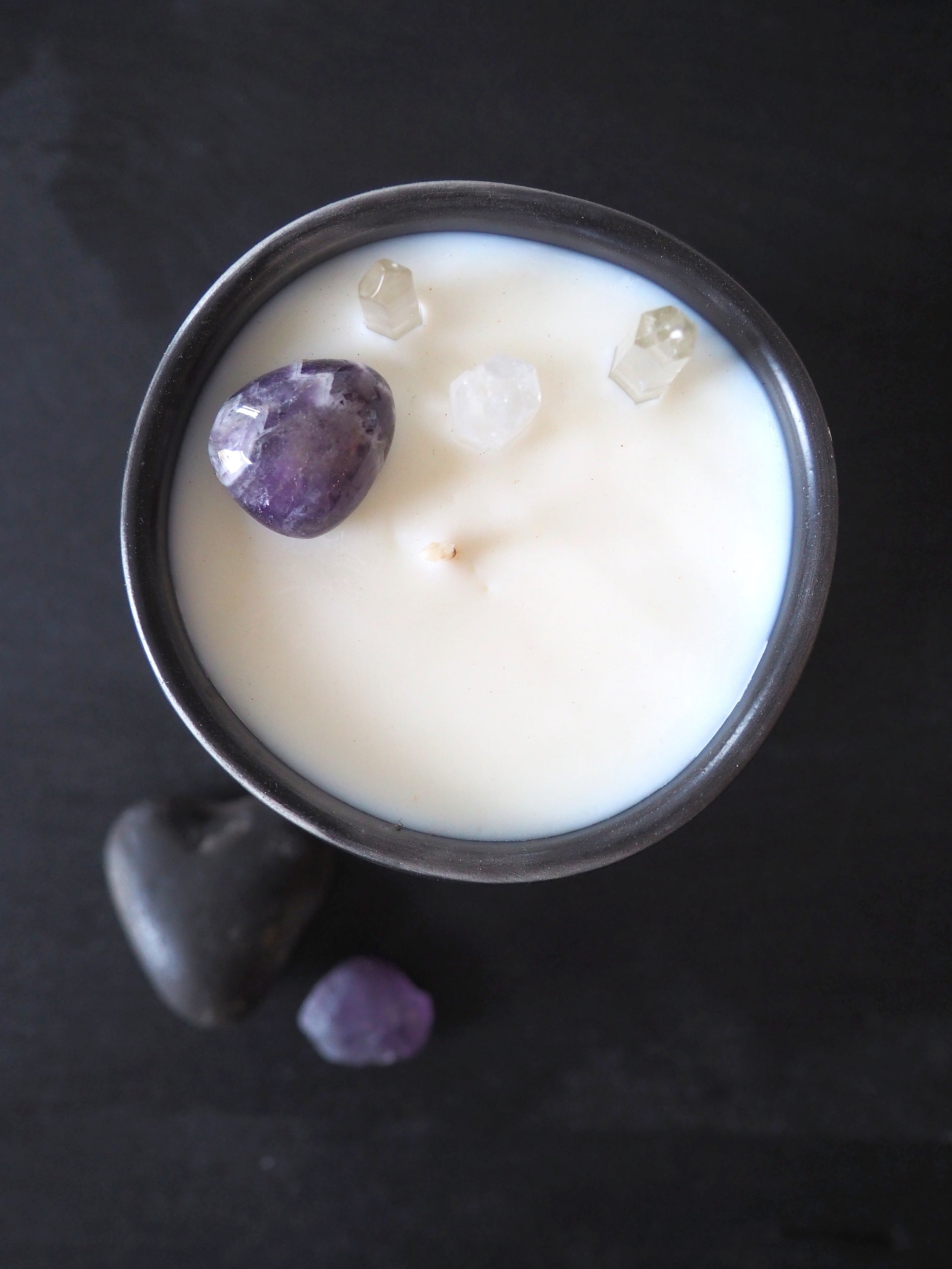 CALMING - AMETHYST & CRYSTAL QUARTZ INFUSED SCENTED CANDLE