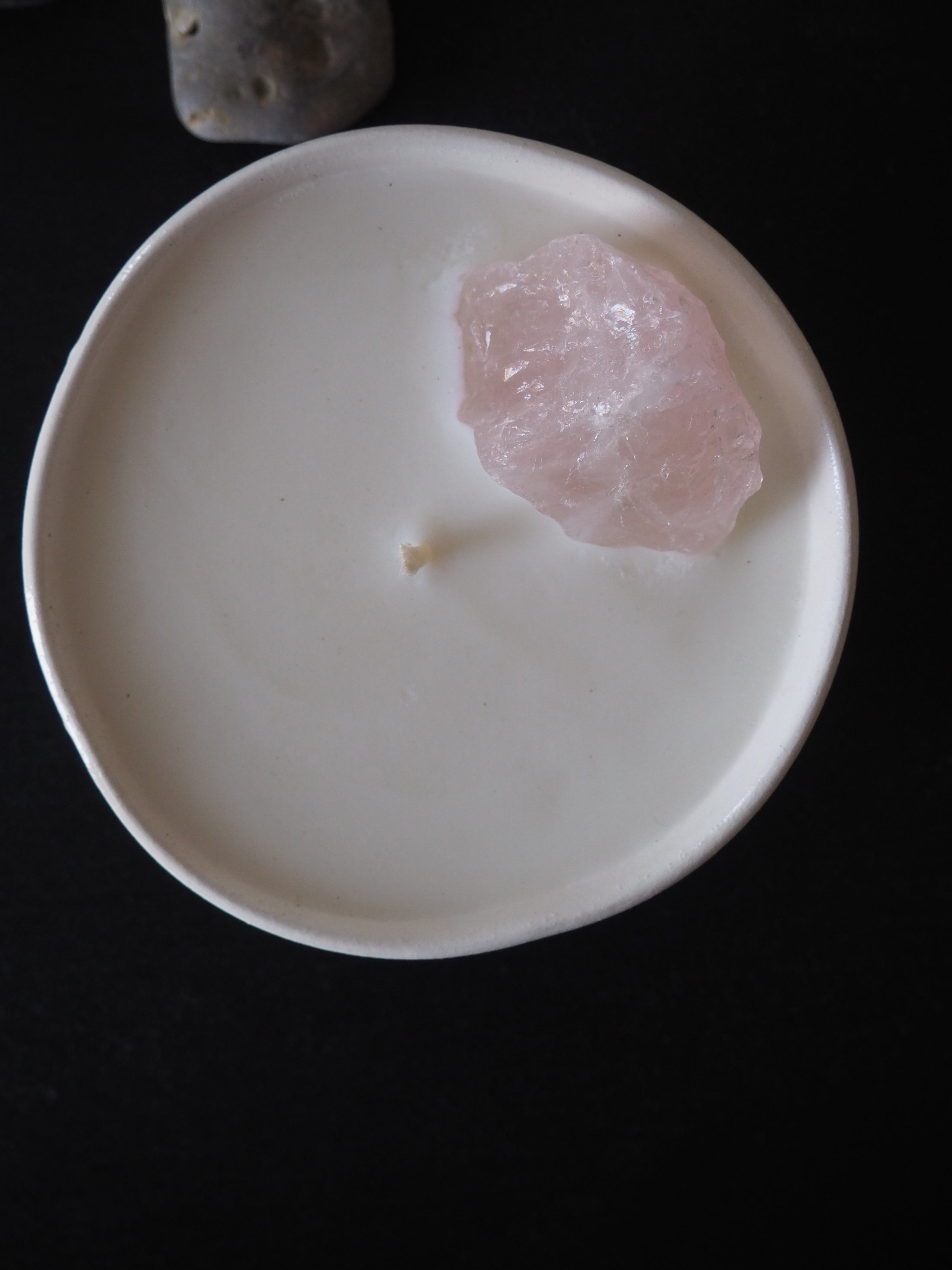 RAW DREAM -  ROSE QUARTZ INFUSED SCENTED MINI CANDLE