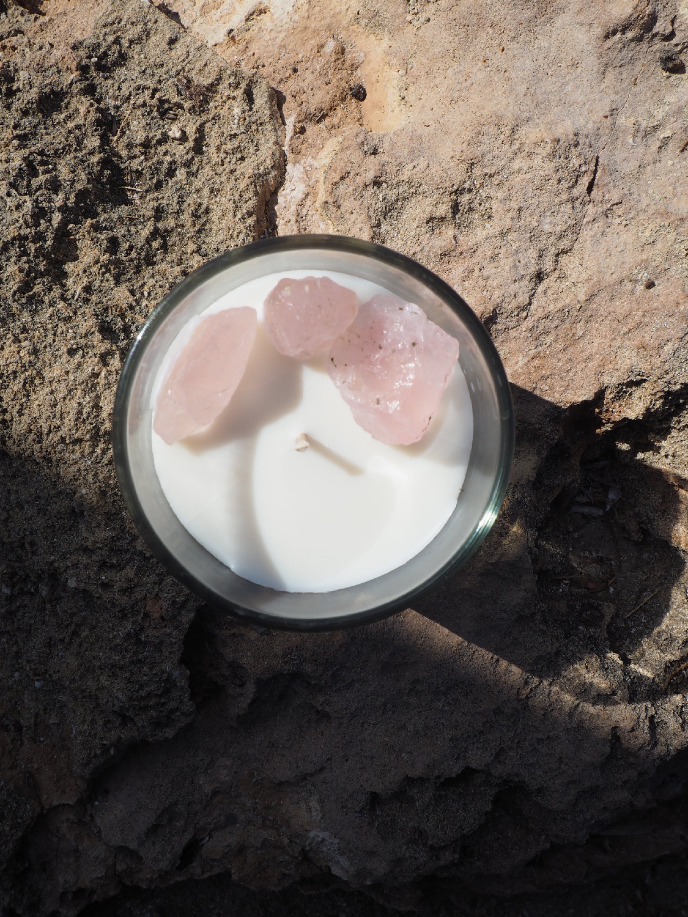 RAW DREAM  - ROSE QUARTZ INFUSED SCENTED GLASS CANDLE